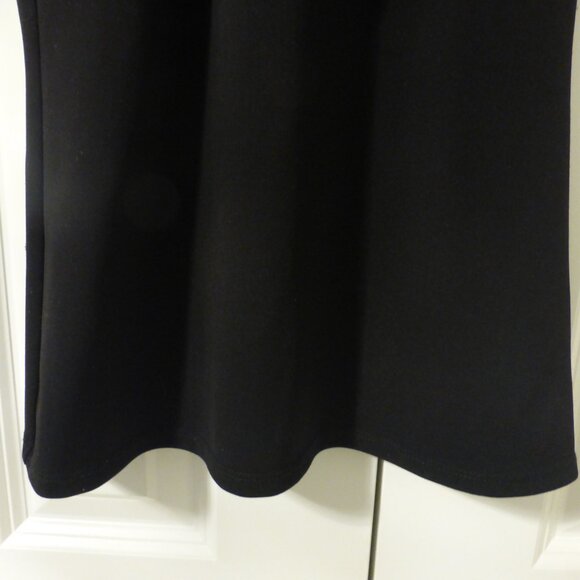 LE CHATEAU black sleeveless top with keyhole neckline and gold bead accents - Picture 3 of 11